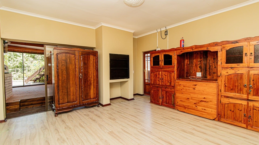 5 Bedroom Property for Sale in Hersham Western Cape